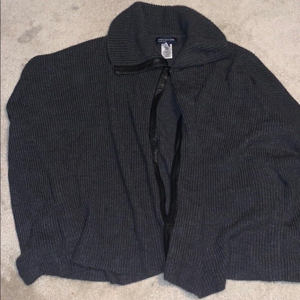 Jones New York sleeveless “cape”